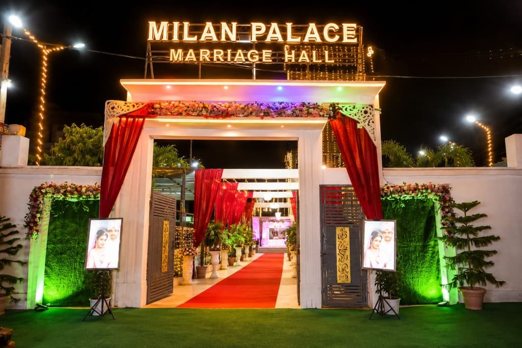 Milan Palace illuminated entrance at night — Silao Rajgir