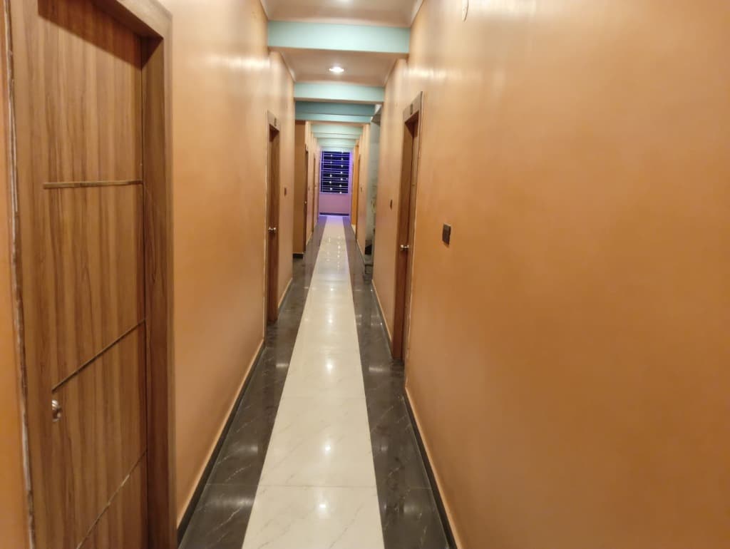 Milan Palace guest room corridor